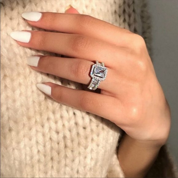 18K White Gold Radiant Cut Diamond Halo new Ring - Picture 3 of 3